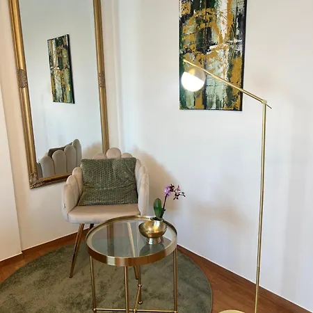 Nostalgie Boutique *